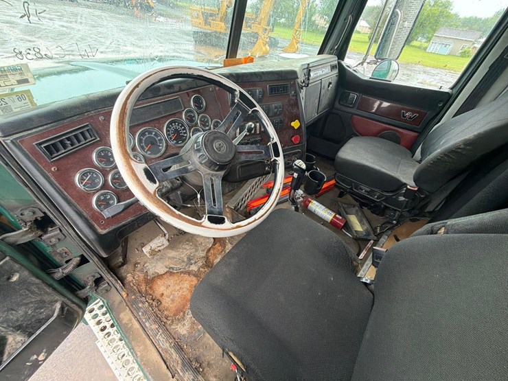 2016-western-star-4900sf-image-18