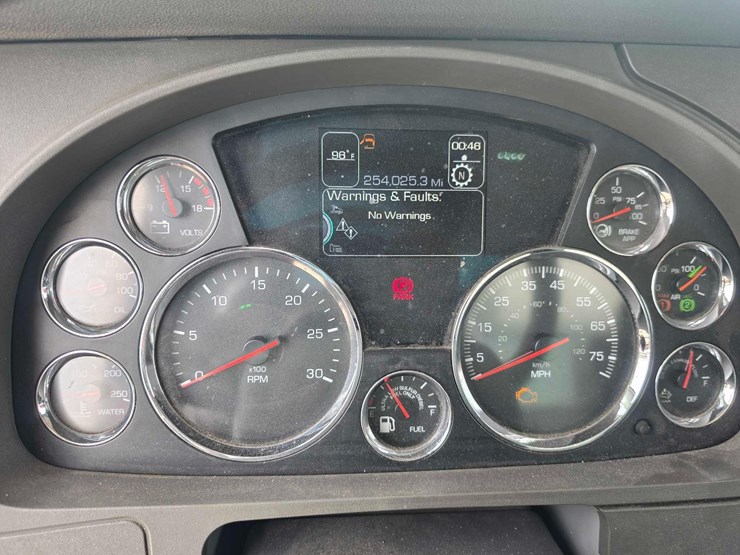 2015-kenworth-t880-image-18