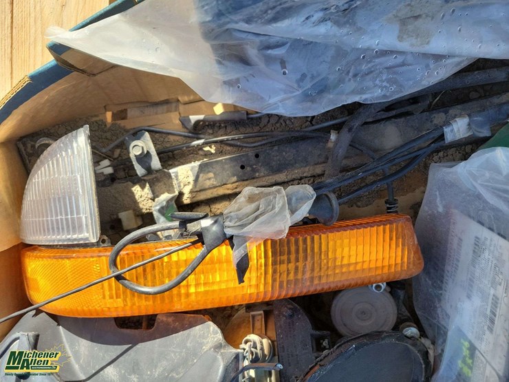pallet-of-durango-driverside-door,grill,2-stereo,lights,bolts,belt-image-4
