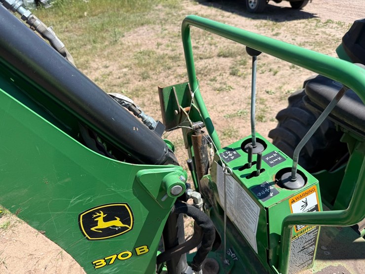 john-deere-3032e-image-36