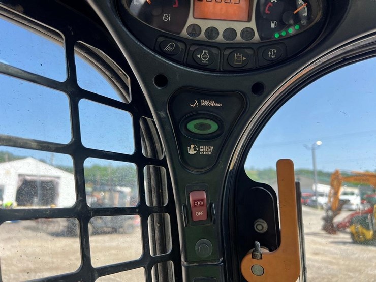 2019-bobcat-t870-image-23