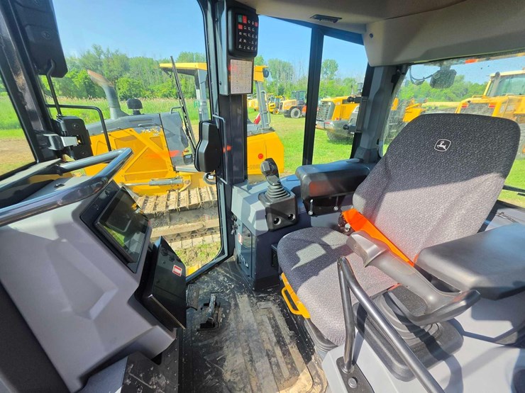 2026-deere-450-lgp-image-21