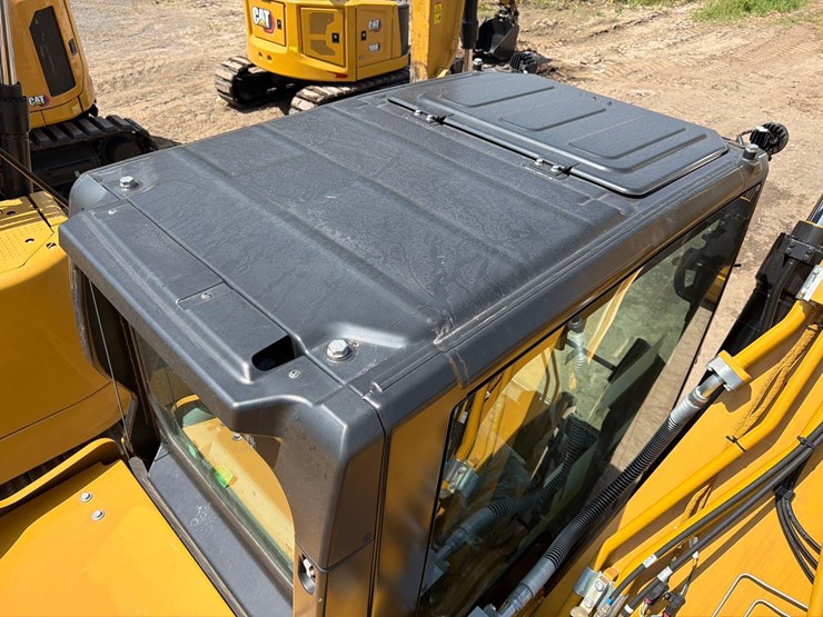 caterpillar-320-image-25