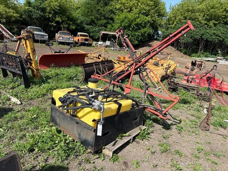 demco-sprayer-w/pump-&-booms-image-2