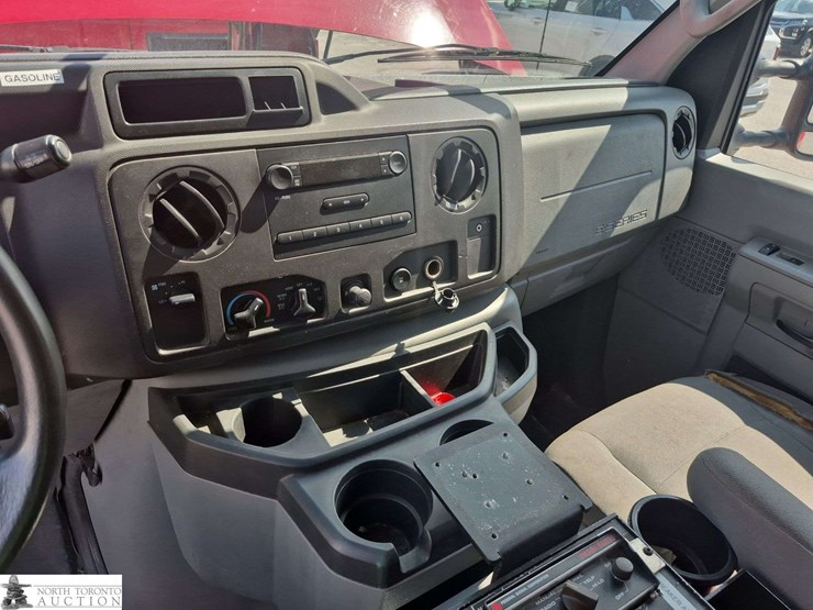 2012-ford-cargo-image-17
