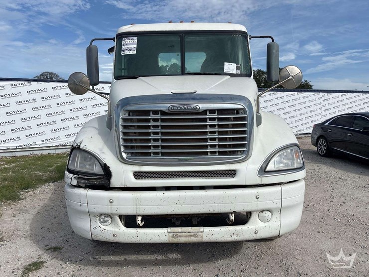 2007-freightliner-columbia-120-image-44