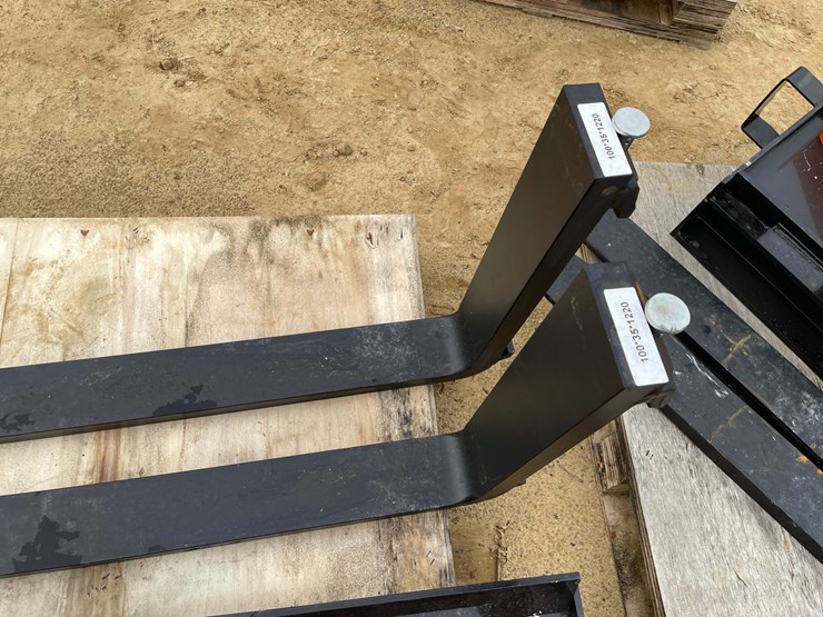 #2006-•-new-wolverine-skid-steer-pallet-fork-frame-with-forks-image-7