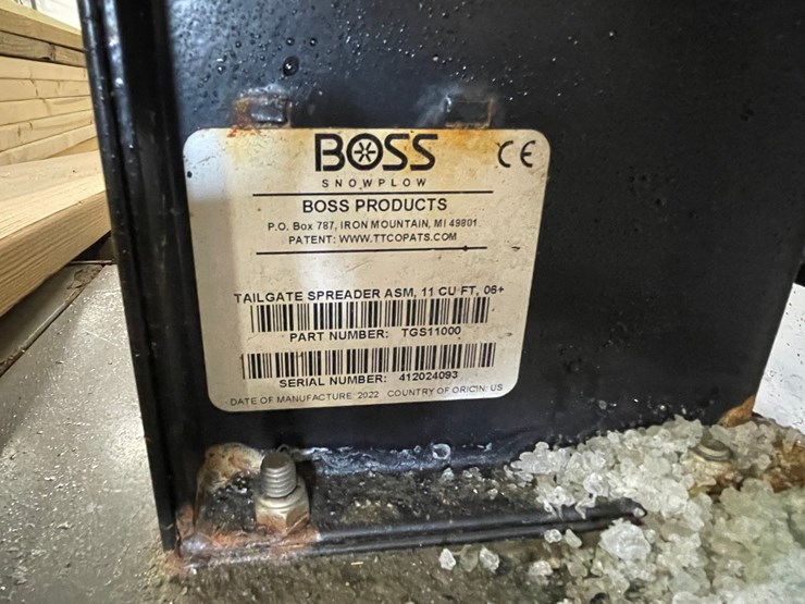 #7925-•-boss-tgs-1100-hitch-mounted-salter-image-5