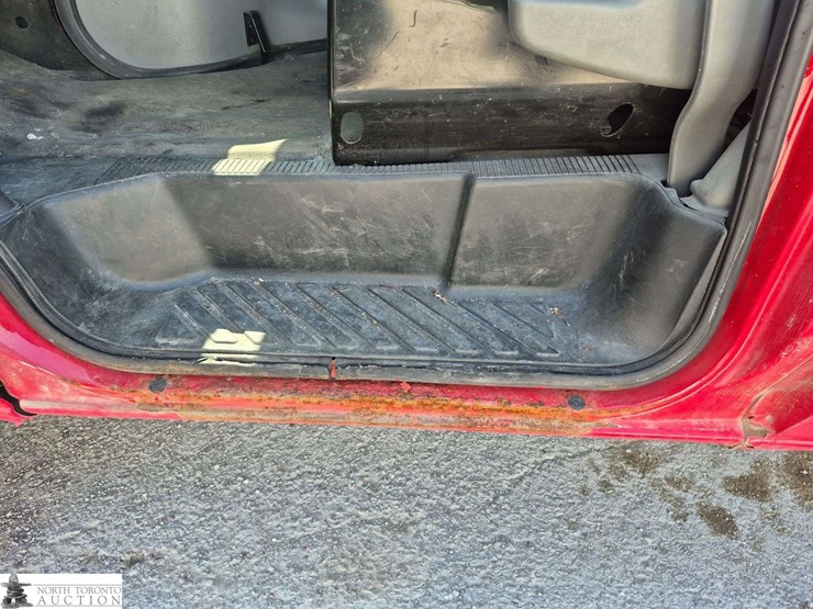 2012-ford-cargo-image-19