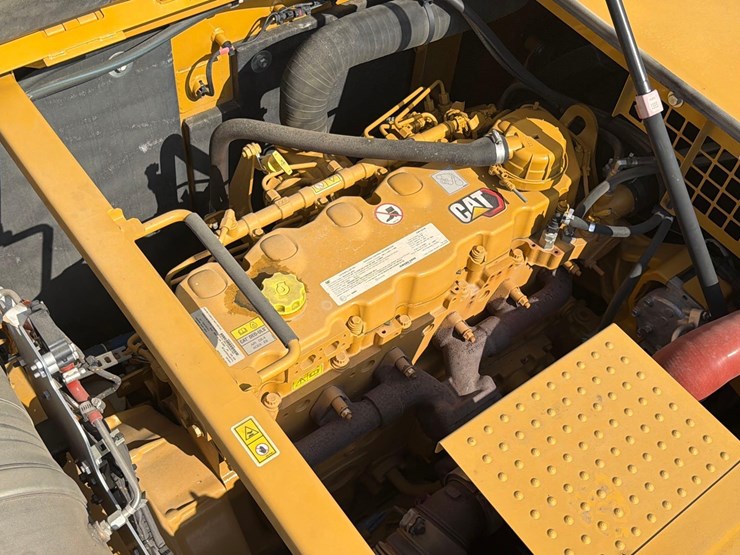 2023-caterpillar-340-image-28