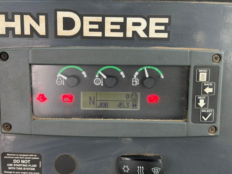2021-john-deere-310-image-22