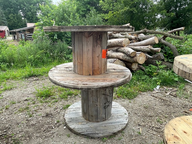 #8326-•-(2)-wooden-spools-image-1