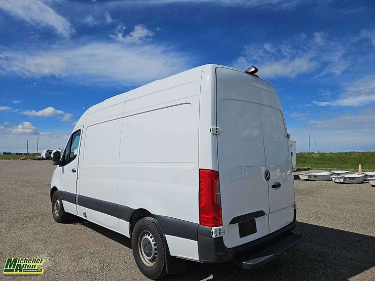 2020-mercedes-benz-sprinter-c240-turbo-diesel-cargo-van-image-3