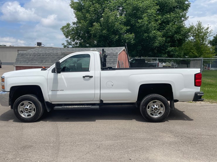 2017-chevrolet-2500-image-9