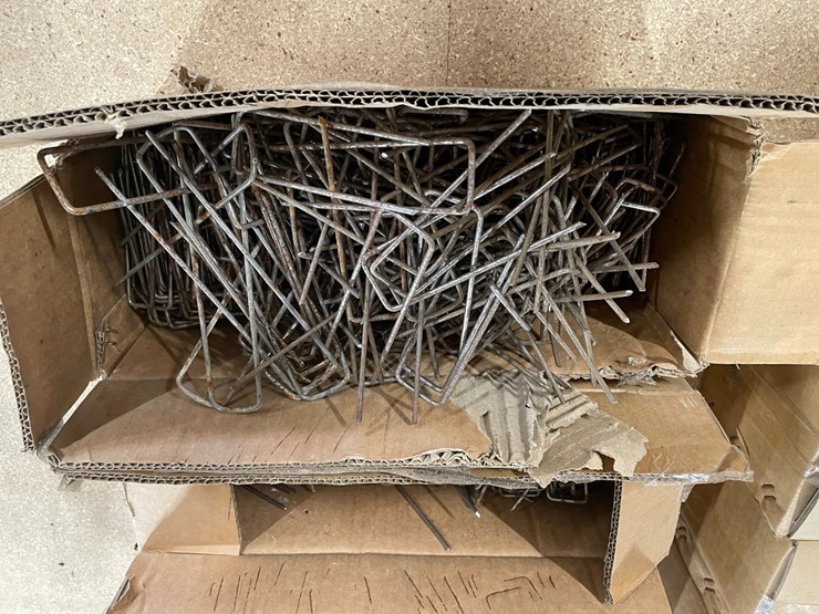 #8761-•-(4)-boxes-of-srw-landscape-staples-image-2