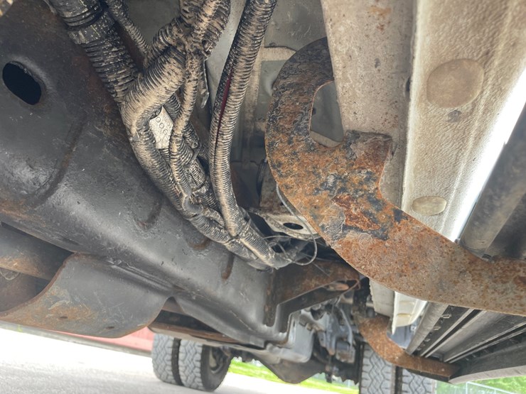 2021-chevrolet-3500-image-33