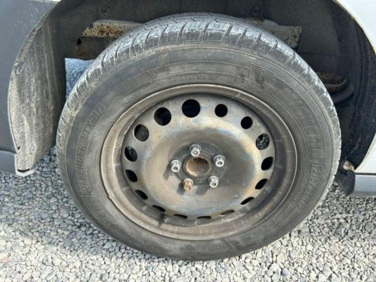 2015-ford-cargo-image-31