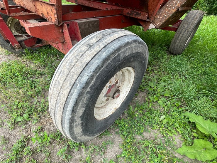 #8315-•-knowles-g900-feed-wagon-gravity-box-image-12
