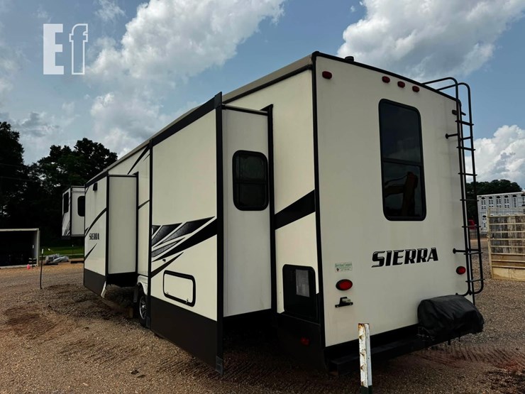 2018-sierra-camper-6948-image-3