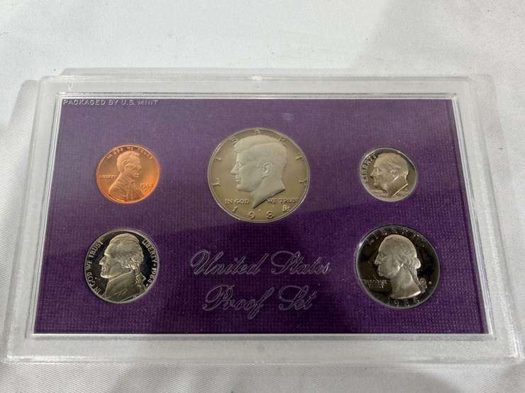 #40044-•-(10)-u.s.-mint-coinsets-from-1980's-image-26