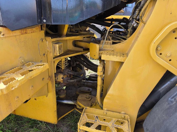 caterpillar-938m-image-10