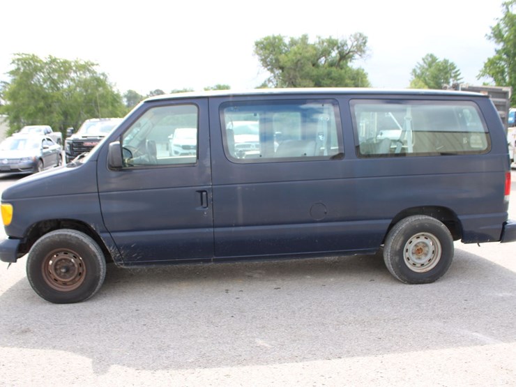 2003-ford-e150-image-3