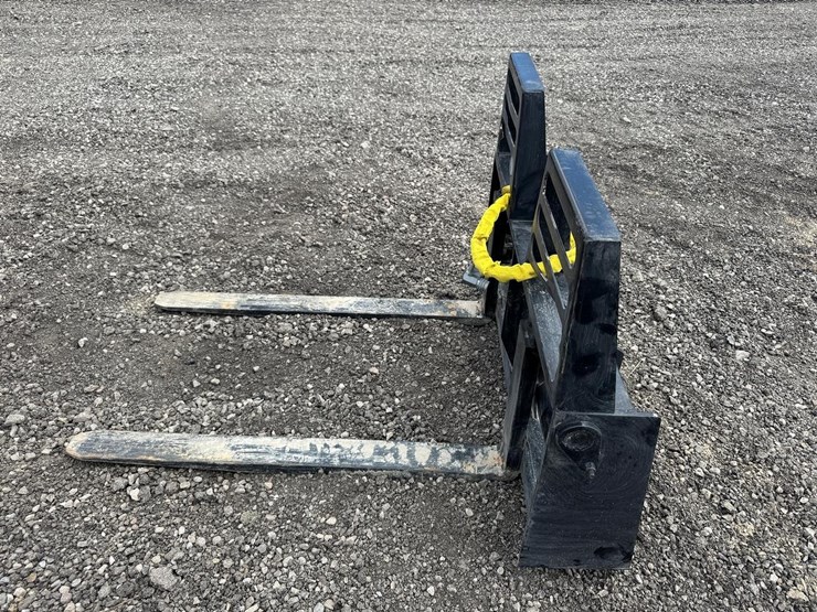wildcat-48"-hydraulic-skid-steer-forks-with-walk-through-design*-see-details-image-6