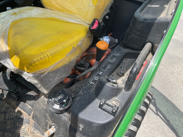 2024-john-deere-1025r-image-30