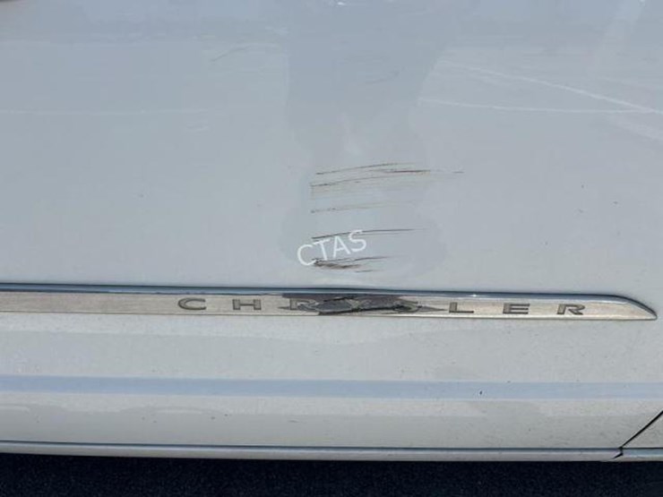 2014-chrysler-town-&-country-image-19