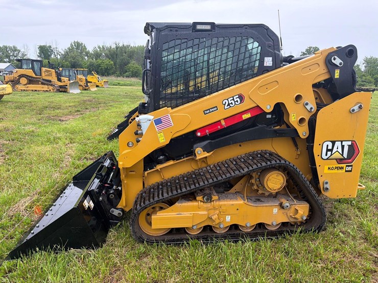 2026-caterpillar-255-image-1