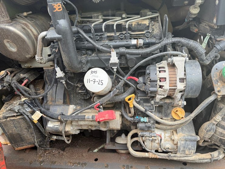 2020-bobcat-t595-image-15