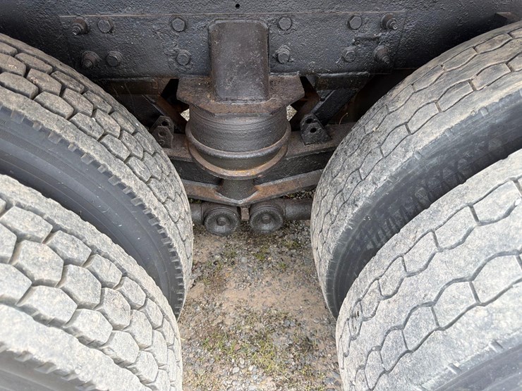 2013-kenworth-t880-image-11