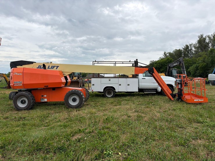 2020-jlg-660sj-image-1