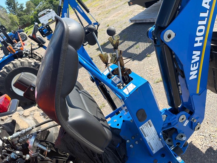 new-holland-workmaster-35-image-8