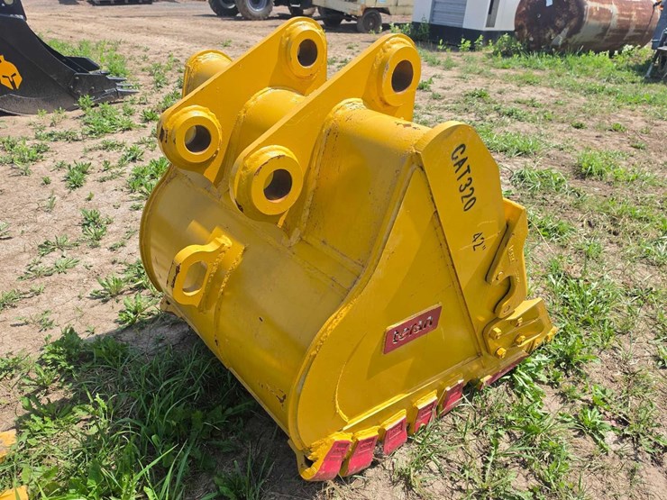 caterpillar-320-image-3