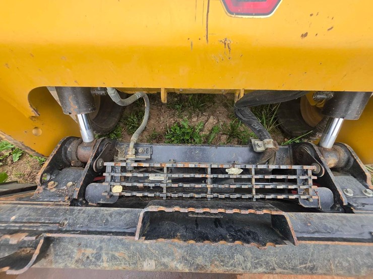 2022-caterpillar-289d3-image-18