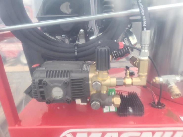 #5121-•-unused-magnum-4000-hot-pressure-washer-image-6