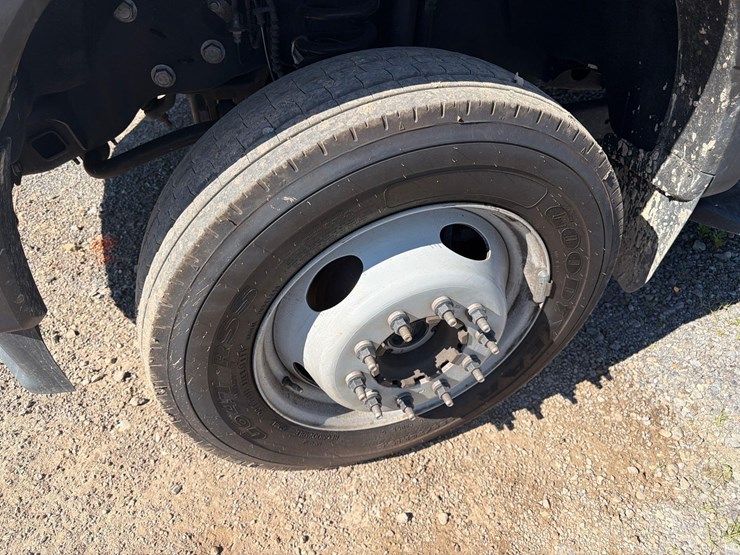2024-ford-f550-image-12