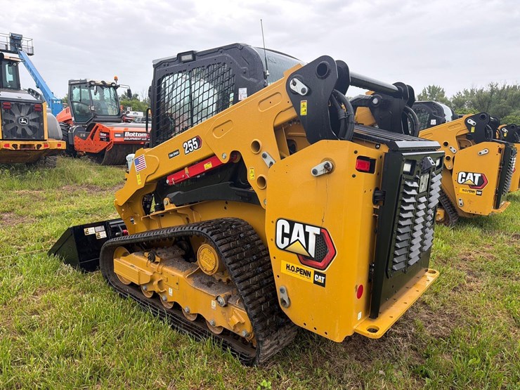 2026-caterpillar-255-image-7