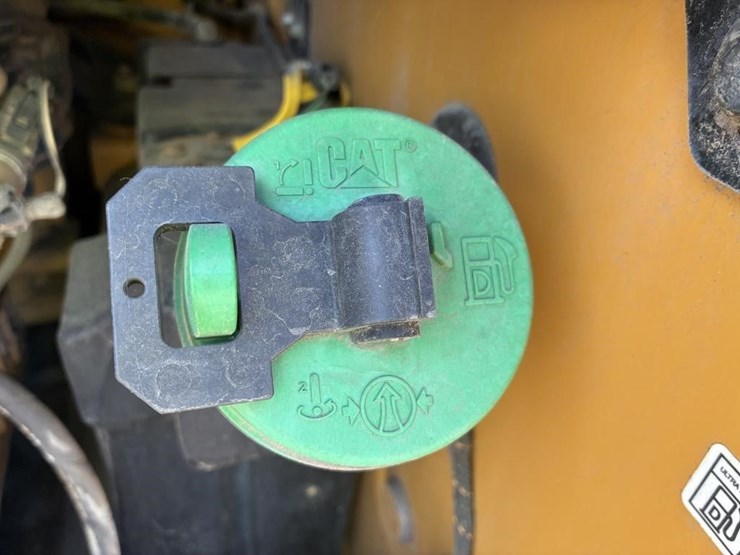 2015-caterpillar-262d-image-32