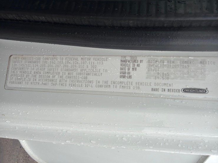 2015-freightliner-m2-106-image-26