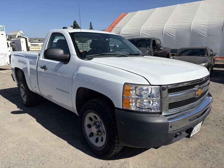 2011-chevrolet-silverado-1500-image-2