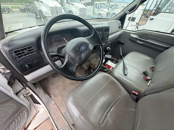 2006-ford-f750-image-15