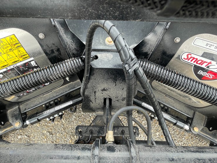 #4870-•-2025-boss-9'2"-stainless-dxt-v-plow-image-11