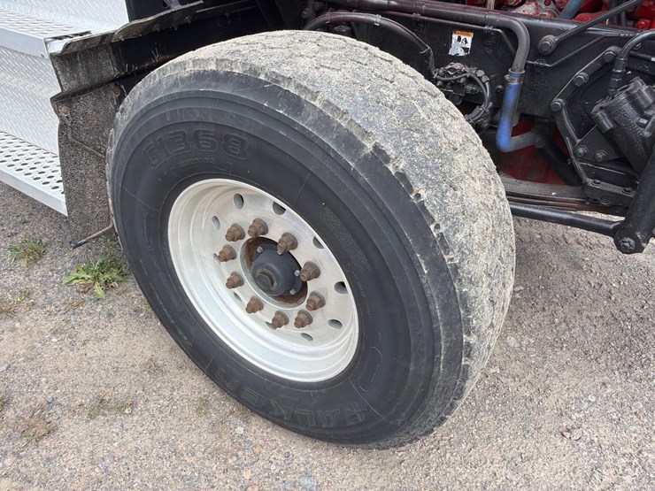 2013-kenworth-t880-image-10