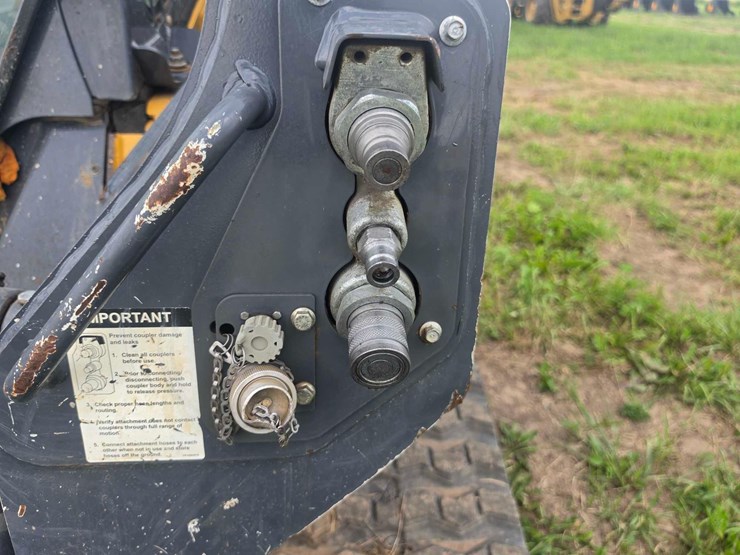 2020-deere-333g-image-18