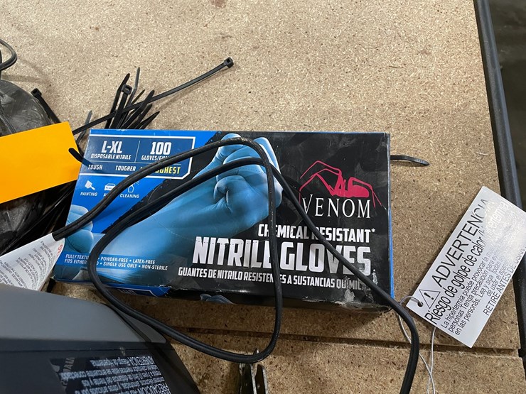 #8760-•-various-household-items-image-3