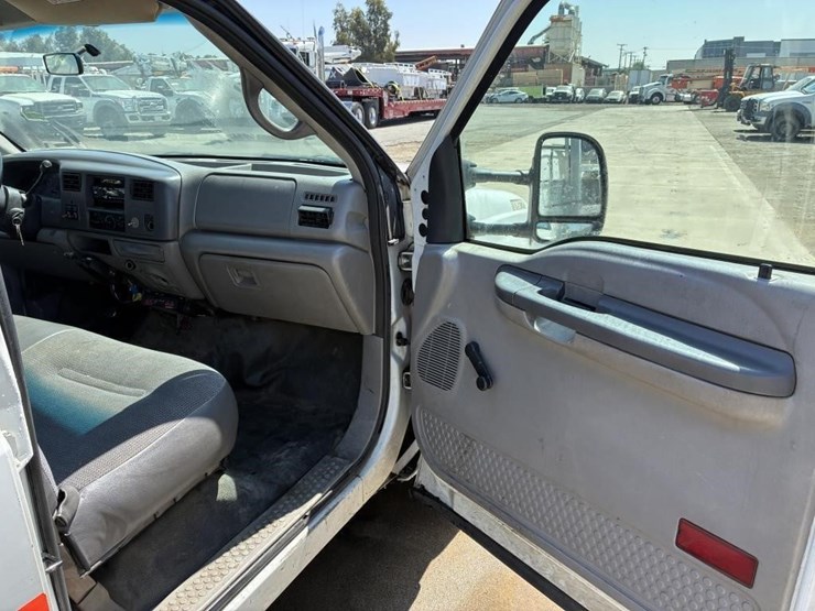2001-ford-f350-image-17