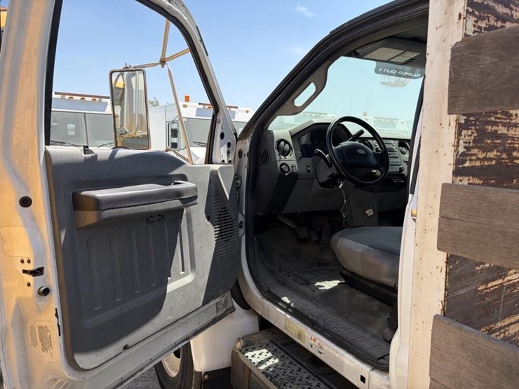 2012-ford-f650-image-19