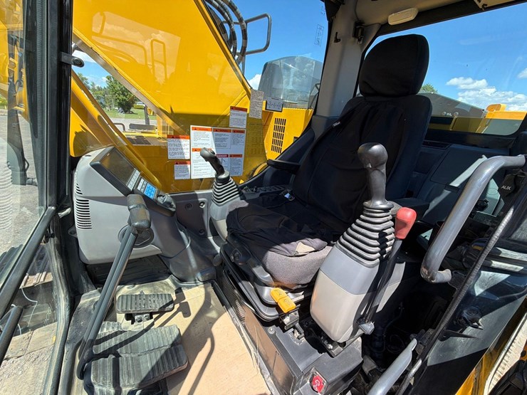 komatsu-pc238us-lc-11-image-26